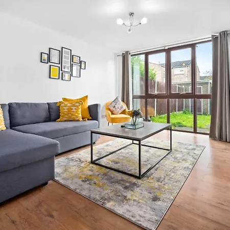 Beautiful House- Garden, Free Parking, Contractors, Utilita Arena, Hospital Apartament *