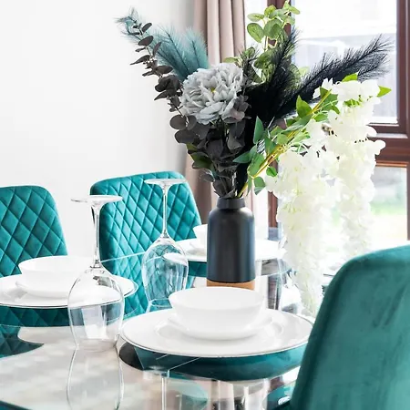 Beautiful House- Garden, Free Parking, Contractors, Utilita Arena, Hospital Apartment Birmingham