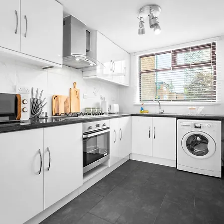 Beautiful House- Garden, Free Parking, Contractors, Utilita Arena, Hospital Birmingham
